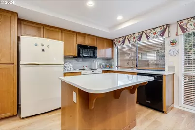 2119 NE 158th Ave, Portland, OR 97230 - Photo 11
