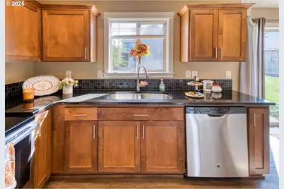3352 NE Daffodil Dr, McMinnville, OR 97128 - Photo 7