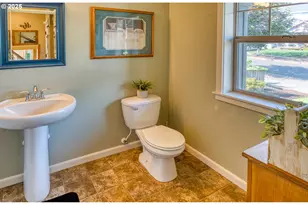 3352 Northeast Daffodil Drive, McMinnville, OR 97128 - Photo 5