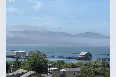 306 8th St, Garibaldi, OR 97118 - Photo 5