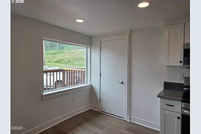 306 8th St, Garibaldi, OR 97118 - Photo 9