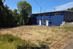 306 8th St, Garibaldi, OR 97118 - Photo 3