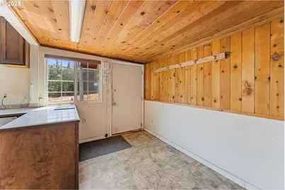 3461 W Evans Creek Rd, Rogue River, OR 97537 - Photo 3