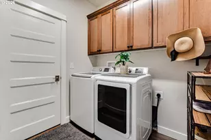 4576 Romy Ct, Eugene, OR 97402 - Photo 37