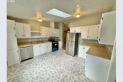 1282 E 3rd St #37, Lafayette, OR 97127 - Photo 7