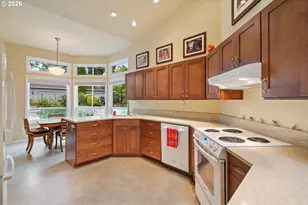 5799 Langford Ln, Lake Oswego, OR 97035 - Photo 13
