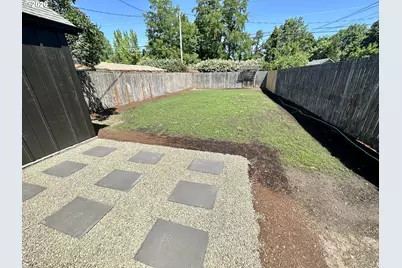 820 B St, Springfield, OR 97477 - Photo 15