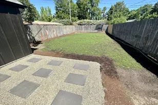820 B St, Springfield, OR 97477 - Photo 15