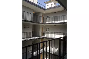 2020 SW Main St, Portland, OR 97205 - Photo 27