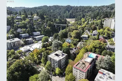 2020 SW Main St #405, Portland, OR 97205 - Photo 3