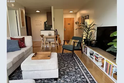 2020 SW Main St #405, Portland, OR 97205 - Photo 9