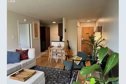 2020 SW Main St #405, Portland, OR 97205 - Photo 17
