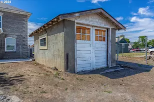 235 NE 3rd St, Hermiston, OR 97838 - Photo 25