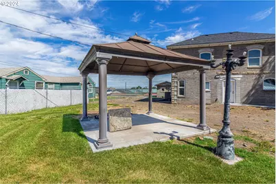 235 NE 3rd St, Hermiston, OR 97838 - Photo 27