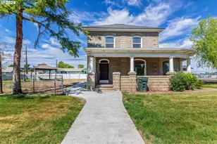 235 NE 3rd St, Hermiston, OR 97838 - Photo 1