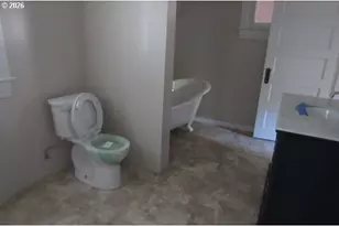 803 SE Kane St, Roseburg, OR 97470 - Photo 5
