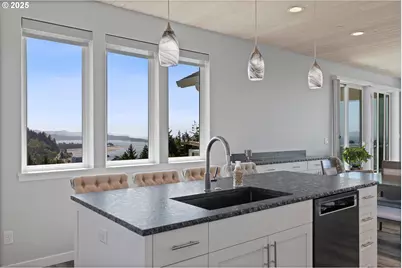 4231 SE Lee Ave, Lincoln City, OR 97367 - Photo 9