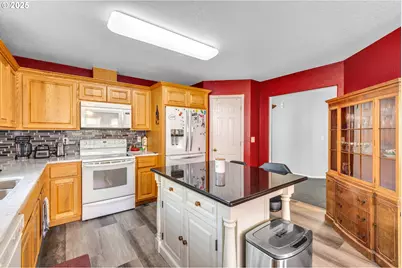 2200 SE Chinaberry Ave, Roseburg, OR 97470 - Photo 11