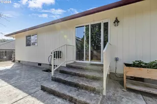 2200 SE Chinaberry Ave, Roseburg, OR 97470 - Photo 33