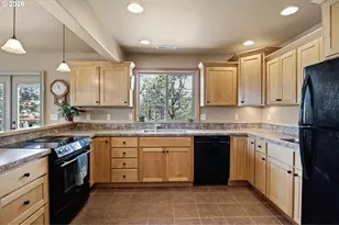 9860 S Bank Dr, Roseburg, OR 97470 - Photo 13