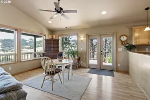 9860 S Bank Dr, Roseburg, OR 97470 - Photo 9