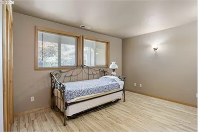9860 S Bank Dr, Roseburg, OR 97470 - Photo 21