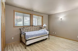 9860 S Bank Dr, Roseburg, OR 97470 - Photo 21