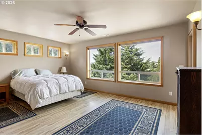 9860 S Bank Dr, Roseburg, OR 97470 - Photo 17