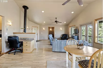 9860 S Bank Dr, Roseburg, OR 97470 - Photo 7