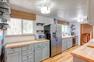 355 S Stadium Dr, Monmouth, OR 97361 - Photo 7