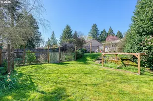 355 S Stadium Dr, Monmouth, OR 97361 - Photo 25