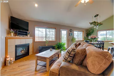 1088 S Sycamore St, Canby, OR 97013 - Photo 11