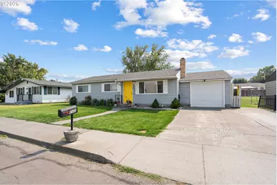 245 W Highland Ave, Hermiston, OR 97838 - Photo 1