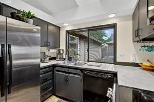 10015 SW 53rd Ave, Portland, OR 97219 - Photo 11