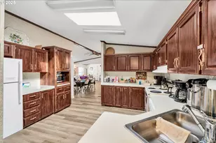 18485 SW Pacific Dr, Tualatin, OR 97062 - Photo 37