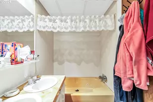 18485 SW Pacific Dr, Tualatin, OR 97062 - Photo 23