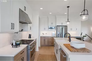 3724 SW Hillside Dr, Portland, OR 97221 - Photo 13