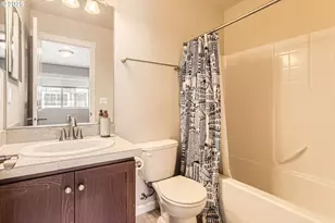 7967 NE Heiser St, Hillsboro, OR 97006 - Photo 25