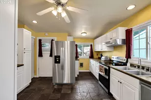 761 SE Polk St, Camas, WA 98607 - Photo 11