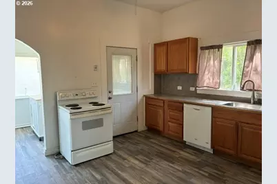 1914 SE Court Ave, Pendleton, OR 97801 - Photo 9