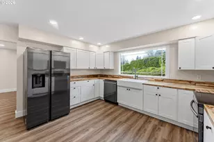 790 Oregon Ave, North Bend, OR 97459 - Photo 19