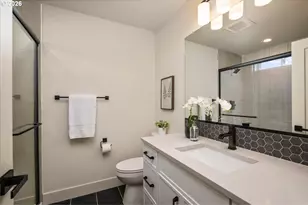 6957 N Burr Ave, Portland, OR 97203 - Photo 15