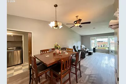 105 Timberline Dr, Castle Rock, WA 98611 - Photo 5