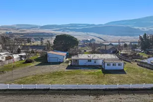406 1st St, Rufus, OR 97050 - Photo 9