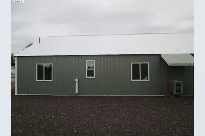 404 N Pendleton Ave, Ukiah, OR 97880 - Photo 3