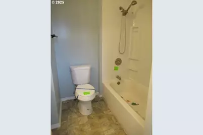 370 W B St, Lebanon, OR 97355 - Photo 3