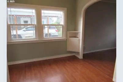 370 W B St, Lebanon, OR 97355 - Photo 9