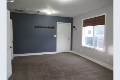 370 W B St, Lebanon, OR 97355 - Photo 17