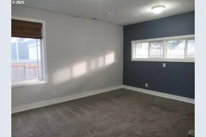 370 W B St, Lebanon, OR 97355 - Photo 15