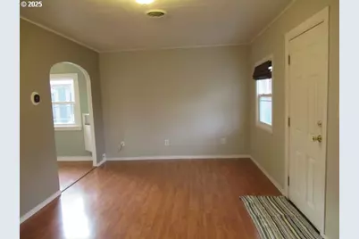 370 W B St, Lebanon, OR 97355 - Photo 13